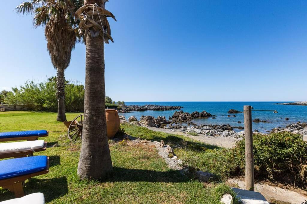 Villa Proto Helidoni - A cozy beachfront Villa Petres  Esterno foto