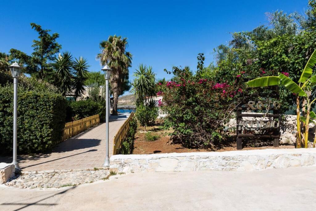 Villa Proto Helidoni - A cozy beachfront Villa Petres  Esterno foto