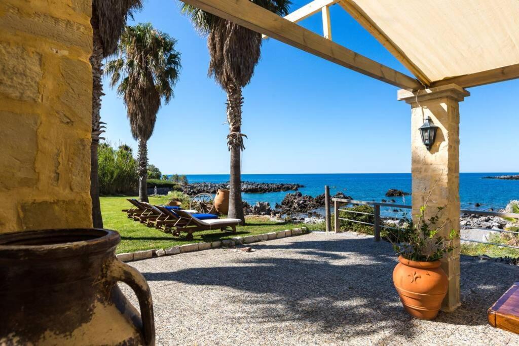 Villa Proto Helidoni - A cozy beachfront Villa Petres  Esterno foto