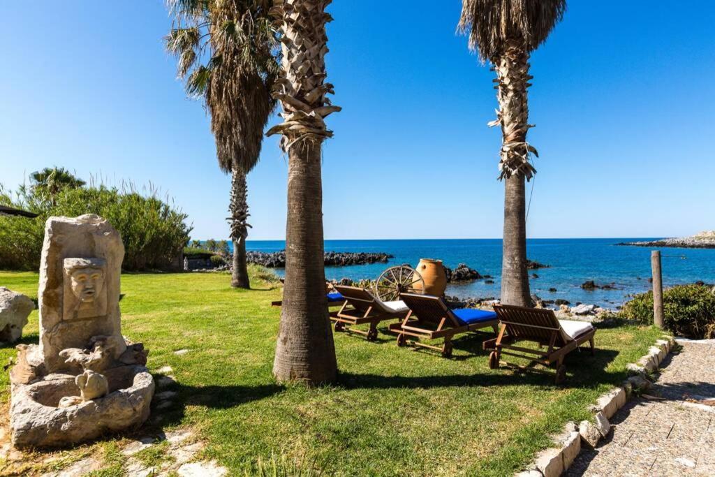 Villa Proto Helidoni - A cozy beachfront Villa Petres  Esterno foto