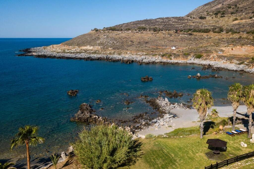 Villa Proto Helidoni - A cozy beachfront Villa Petres  Esterno foto