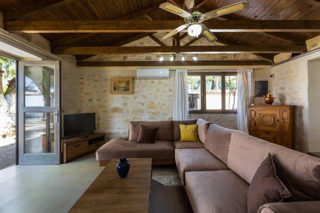 Villa Proto Helidoni - A cozy beachfront Villa Petres  Esterno foto